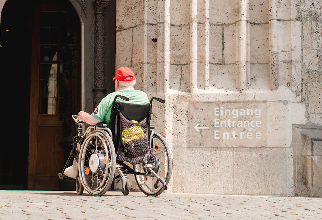 Tour for travelers in wheelchairs 